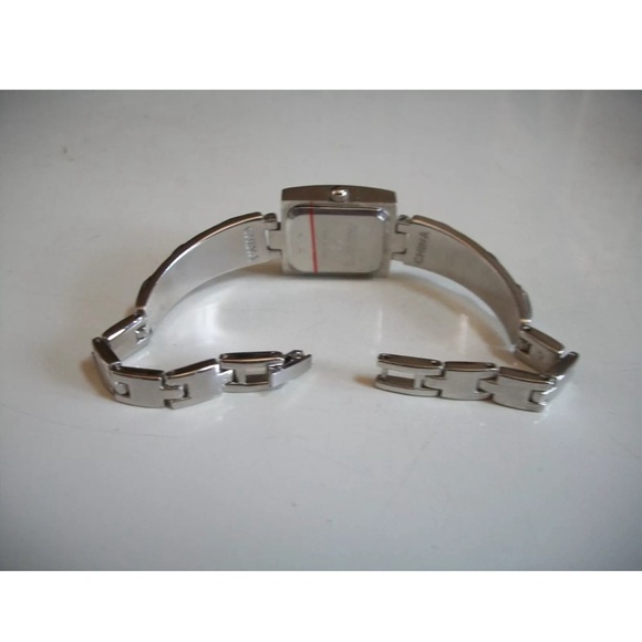 WOMEN'S SILVER FINISH HEART SHAPE FASHION CASUAL DRESSY WRIST WATCH - Picture 4 of 5